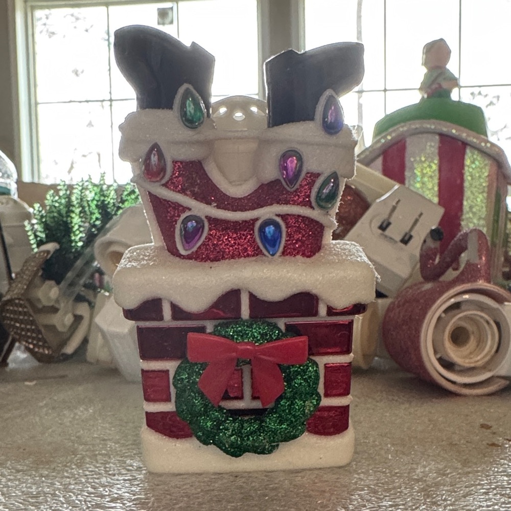 Bath & Body Works Santa Chimney with Red and Green Accents Wallflower